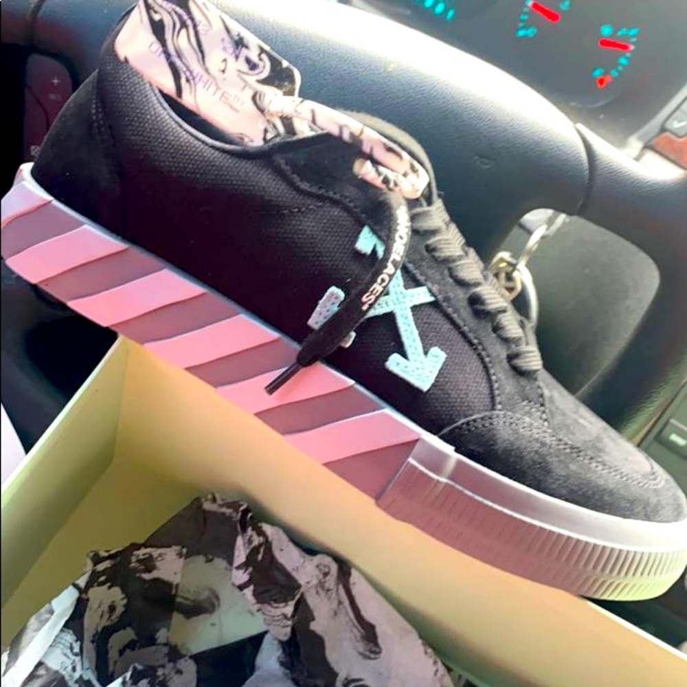 Size 9 (AUTHENTIC / COMES WITH PROOF OF PURCHASE)